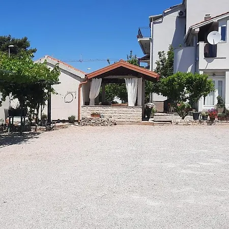 Gostinjska kuća And By The Sea Brodarica, - 21536