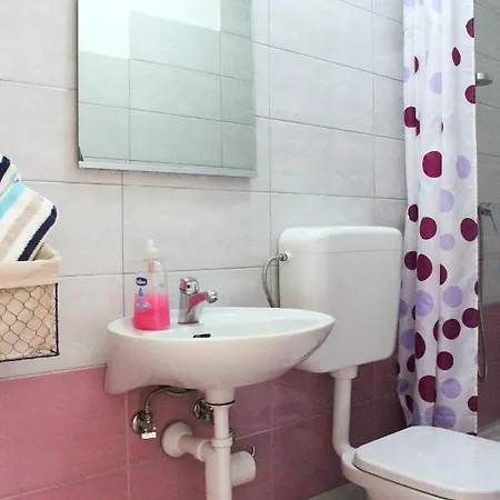 Gostinjska kuća And By The Sea Brodarica, - 21536 Sibenik