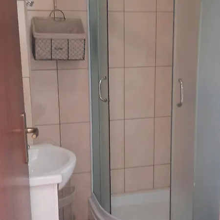 And By The Sea Brodarica, - 21536 Gostinjska kuća 3*