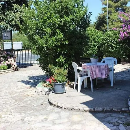 Gostinjska kuća And By The Sea Brodarica, - 21536 Sibenik