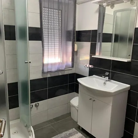 And By The Sea Brodarica, - 21536 Pensjonat Szybenik